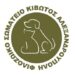 Χώρος φιλοζωικής φροντίδας με κουβέρτες, μπολ, crates και ζεστό φυσικό φως